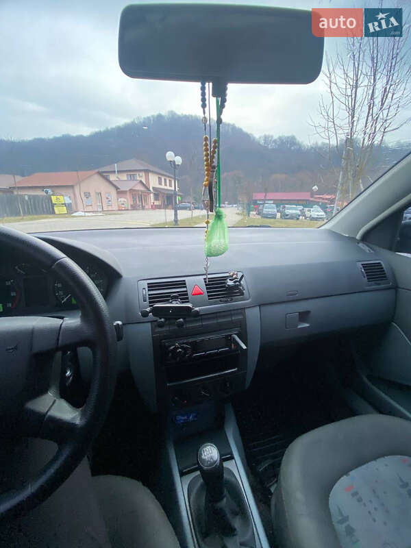 Хэтчбек Skoda Fabia 2004 в Поляне