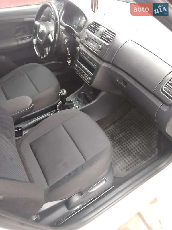 Хэтчбек Skoda Fabia 2010 в Ужгороде