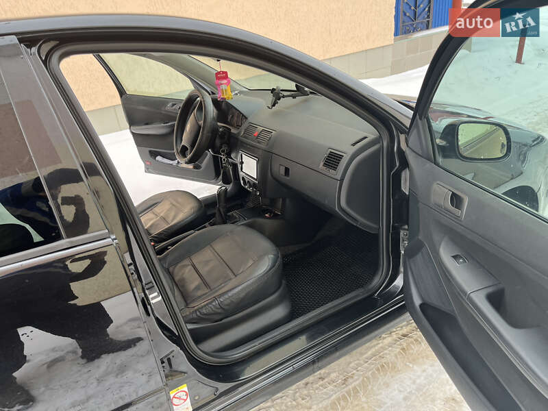 Хетчбек Skoda Fabia 2006 в Волочиську