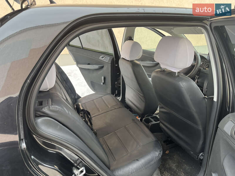 Хетчбек Skoda Fabia 2006 в Волочиську