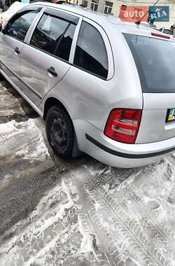 Хэтчбек Skoda Fabia 2004 в Киеве
