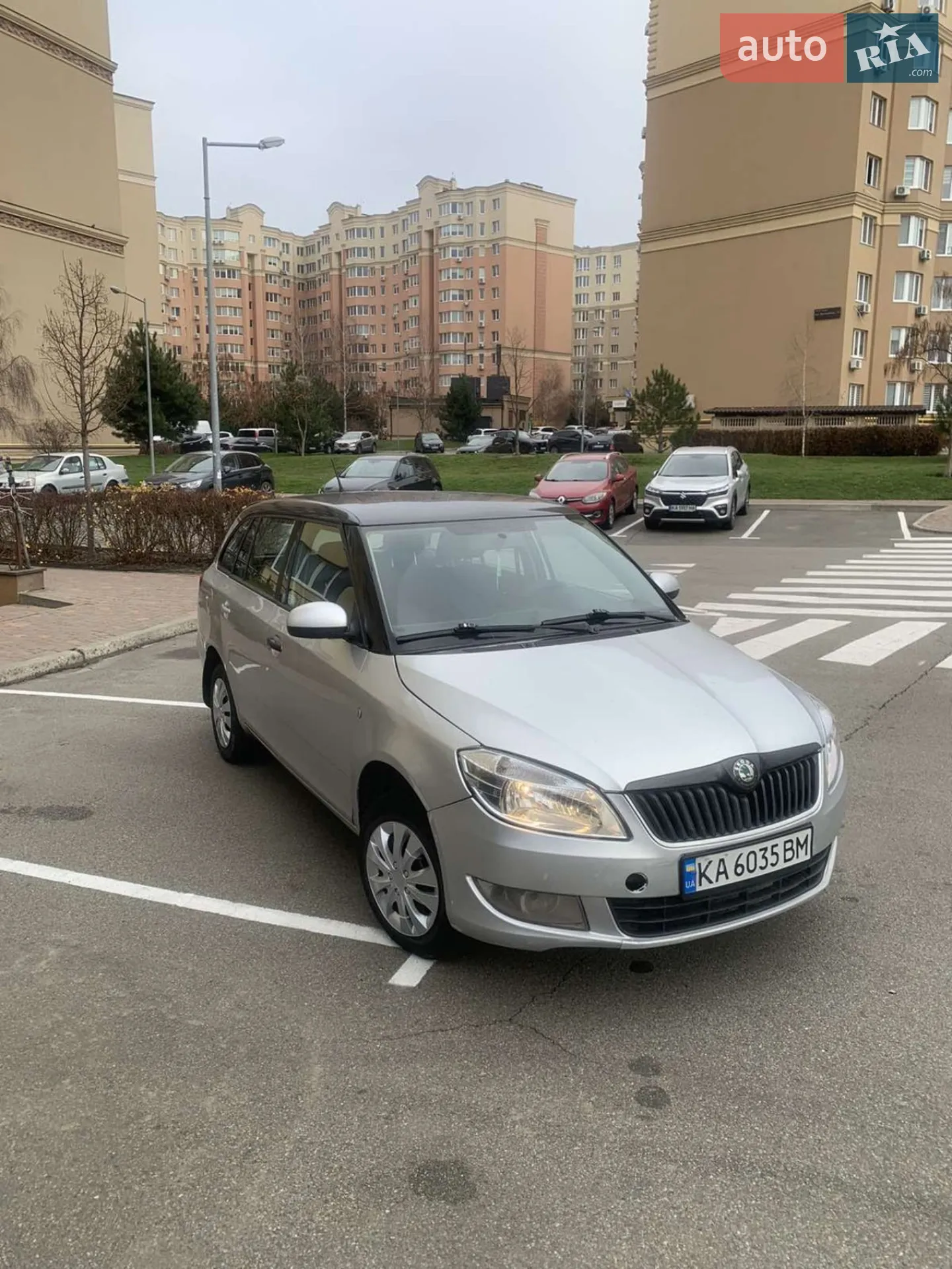 2011 Skoda Fabia - мініатюра 2