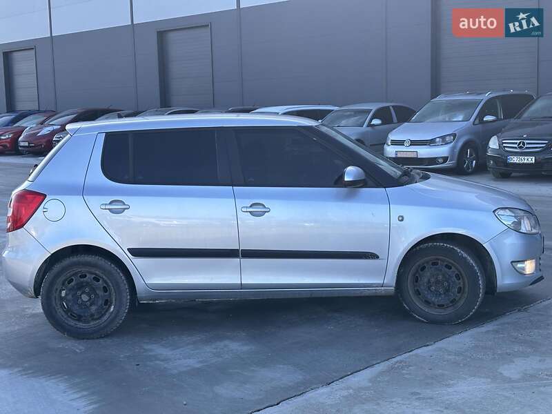 Хэтчбек Skoda Fabia 2011 в Львове