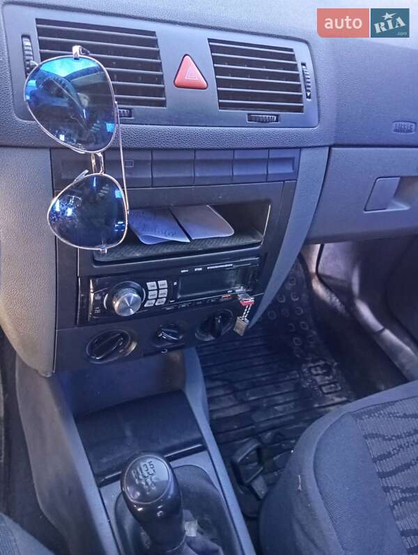 Седан Skoda Fabia 2002 в Выгоде фото 5 Седан Skoda Fabia 2002 в Выгоде