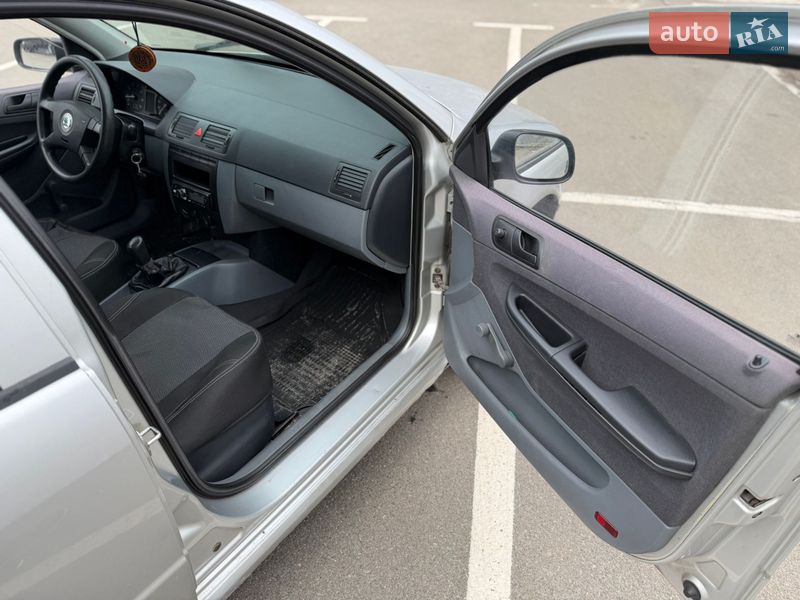 Хэтчбек Skoda Fabia 2002 в Киеве