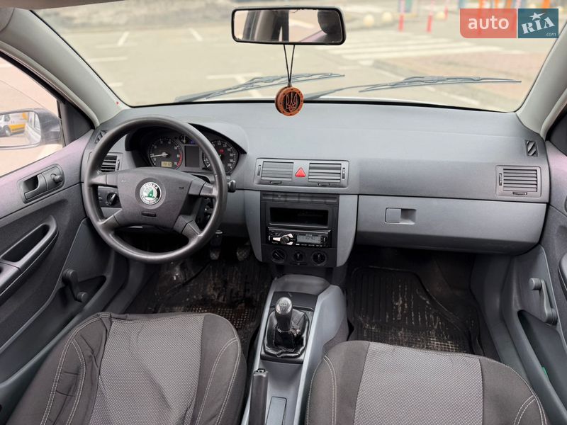 Хэтчбек Skoda Fabia 2002 в Киеве