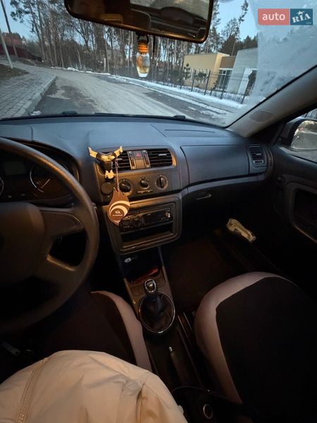 Хэтчбек Skoda Fabia 2013 в Житомире