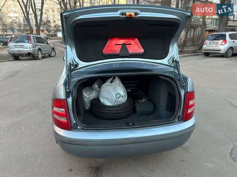 Седан Skoda Fabia 2002 в Броварах