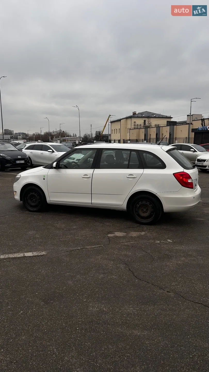 2012 Skoda Fabia - мініатюра 8