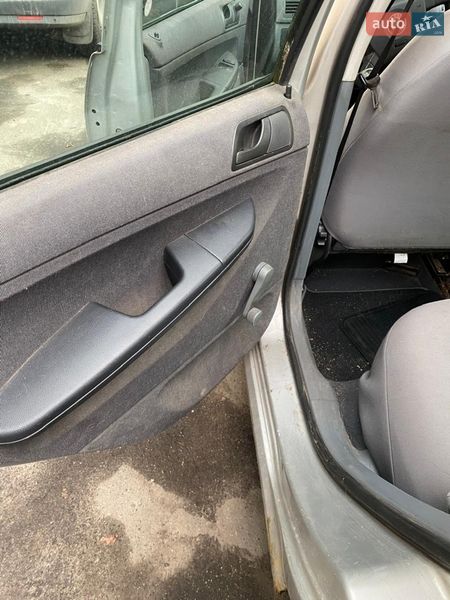 Хэтчбек Skoda Fabia 2001 в Киеве