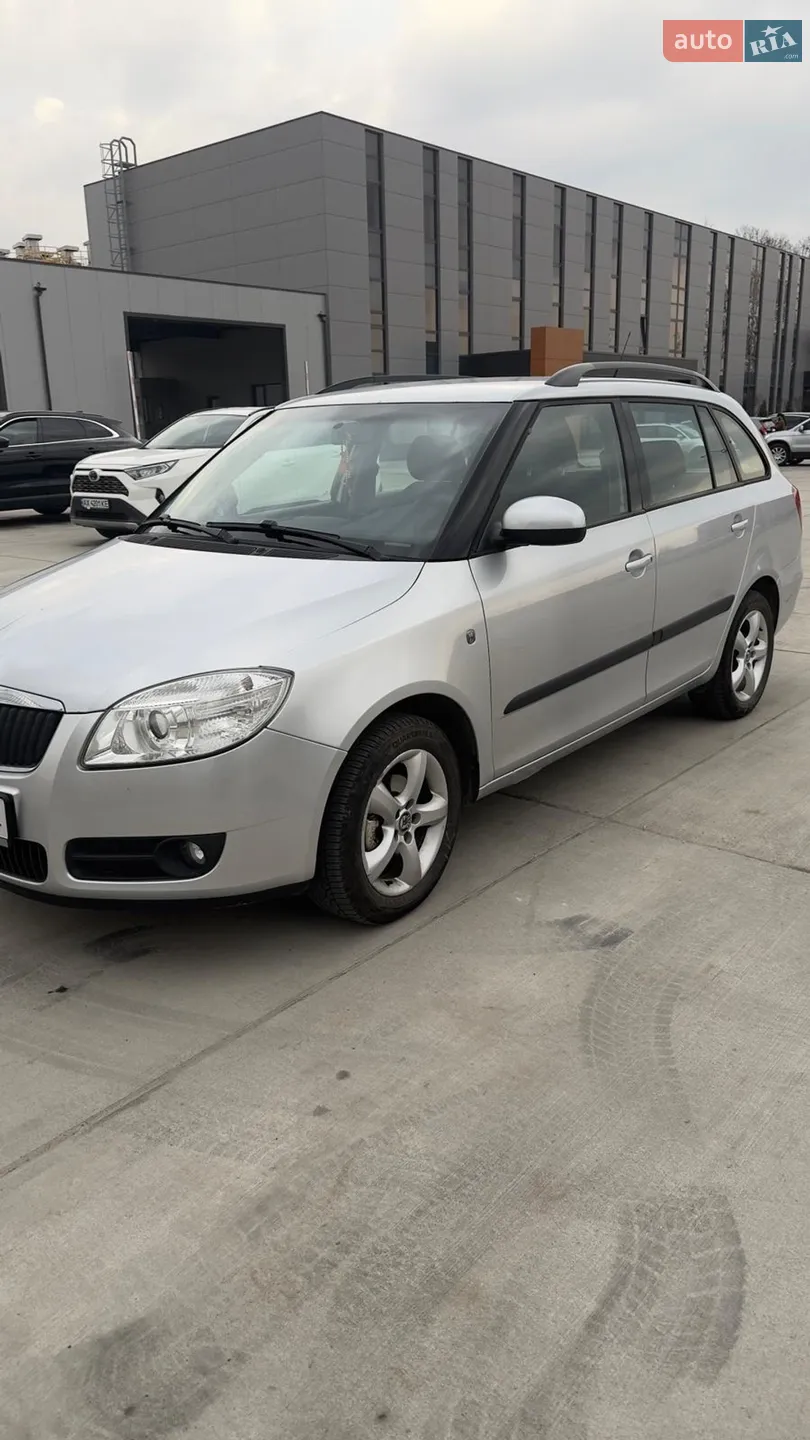 2010 Skoda Fabia - мініатюра 8