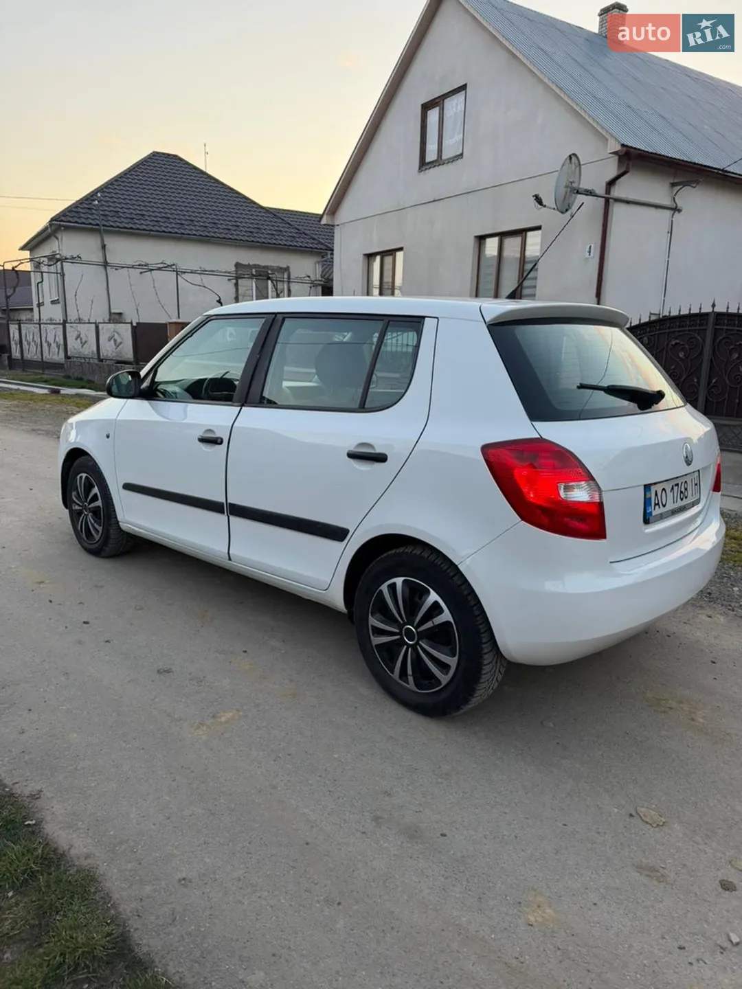 2010 Skoda Fabia - мініатюра 7