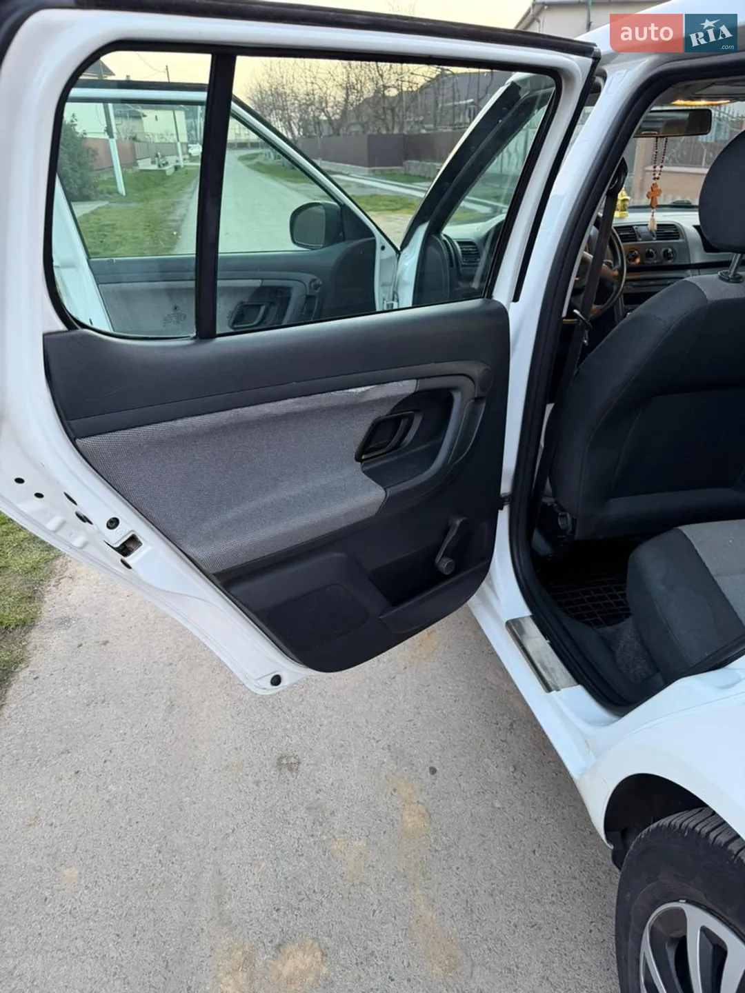 2010 Skoda Fabia - мініатюра 12