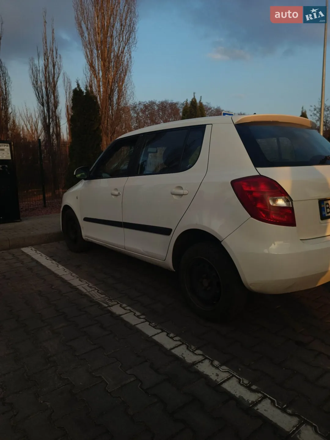 2011 Skoda Fabia - мініатюра 2