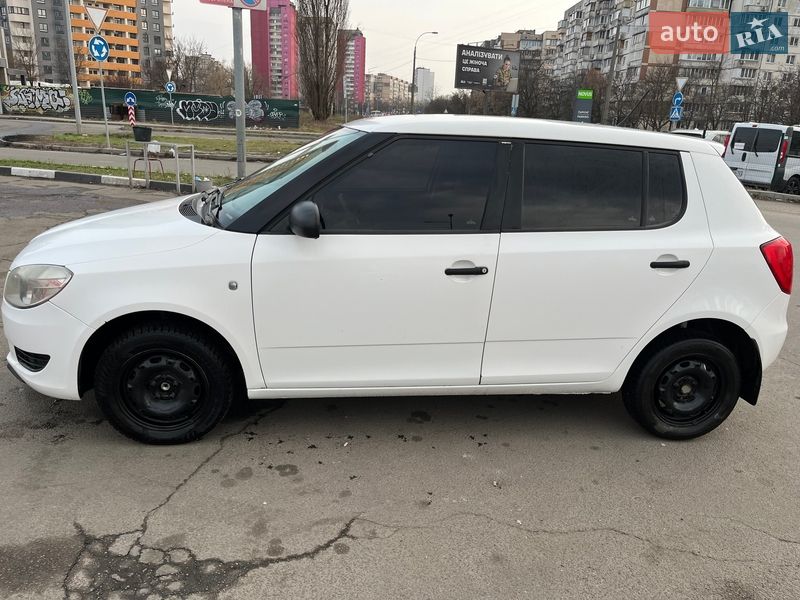 Хэтчбек Skoda Fabia 2011 в Киеве