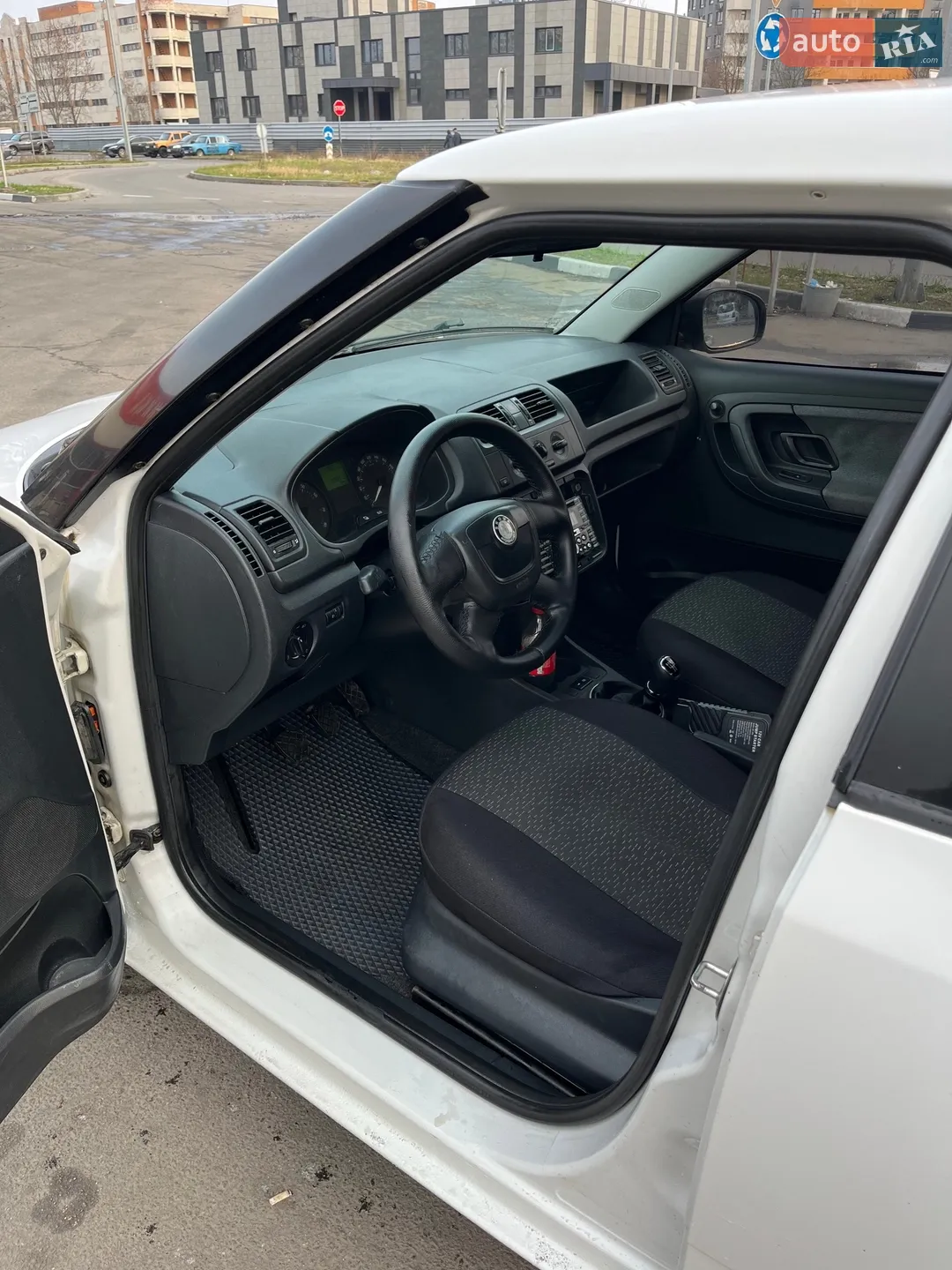 2011 Skoda Fabia - мініатюра 11