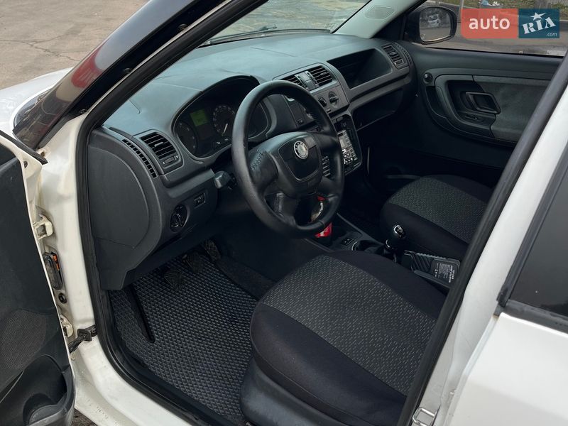 Хэтчбек Skoda Fabia 2011 в Киеве