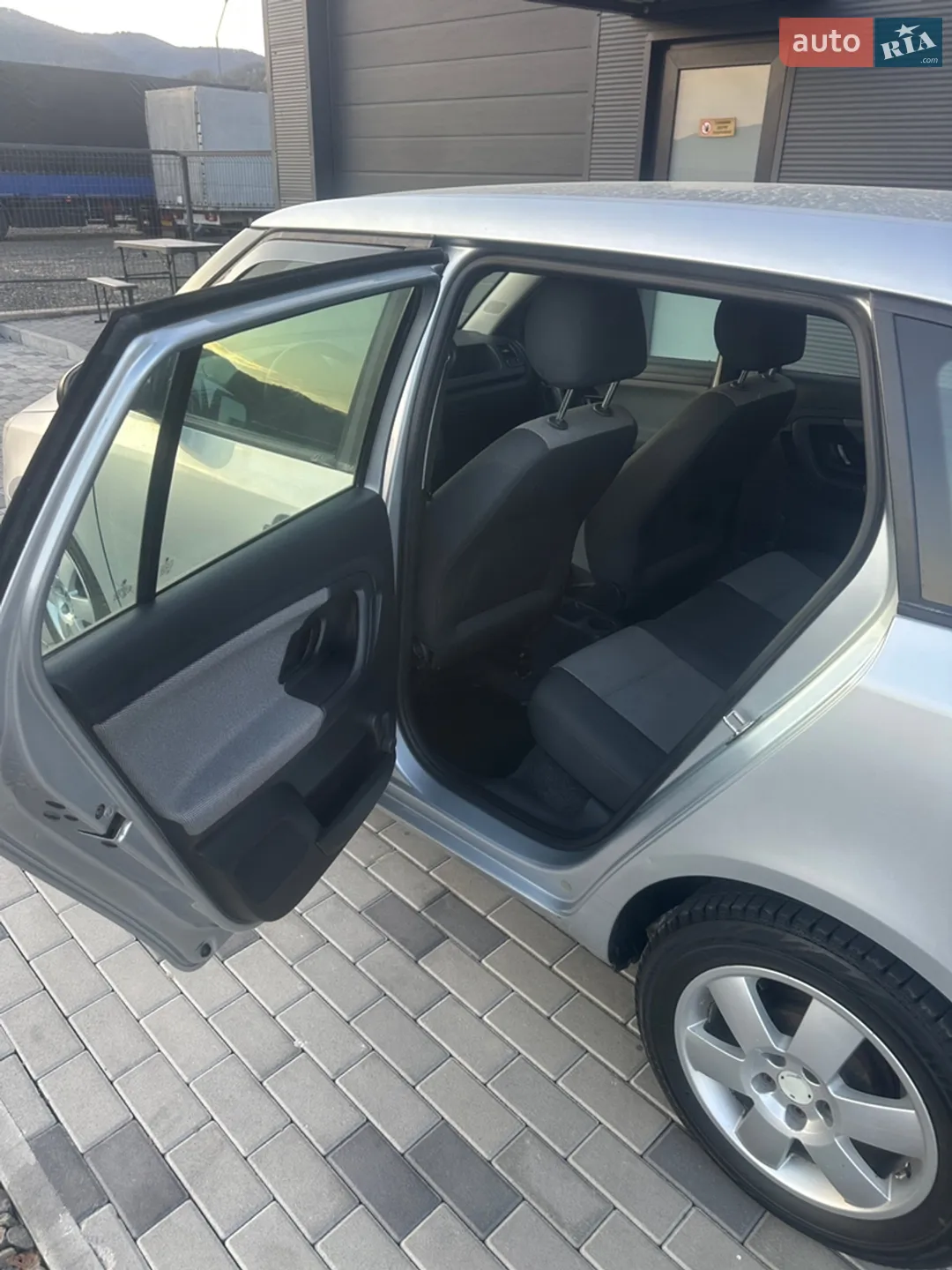 2011 Skoda Fabia - мініатюра 8