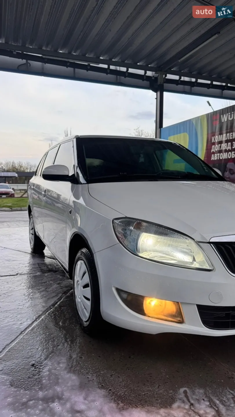 2012 Skoda Fabia - мініатюра 3
