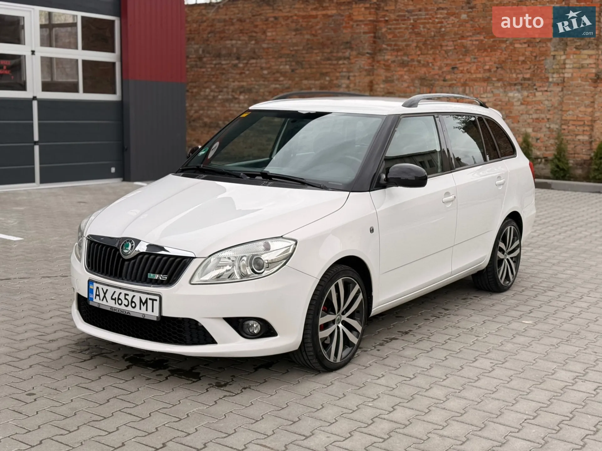 2011 Skoda Fabia - мініатюра 2
