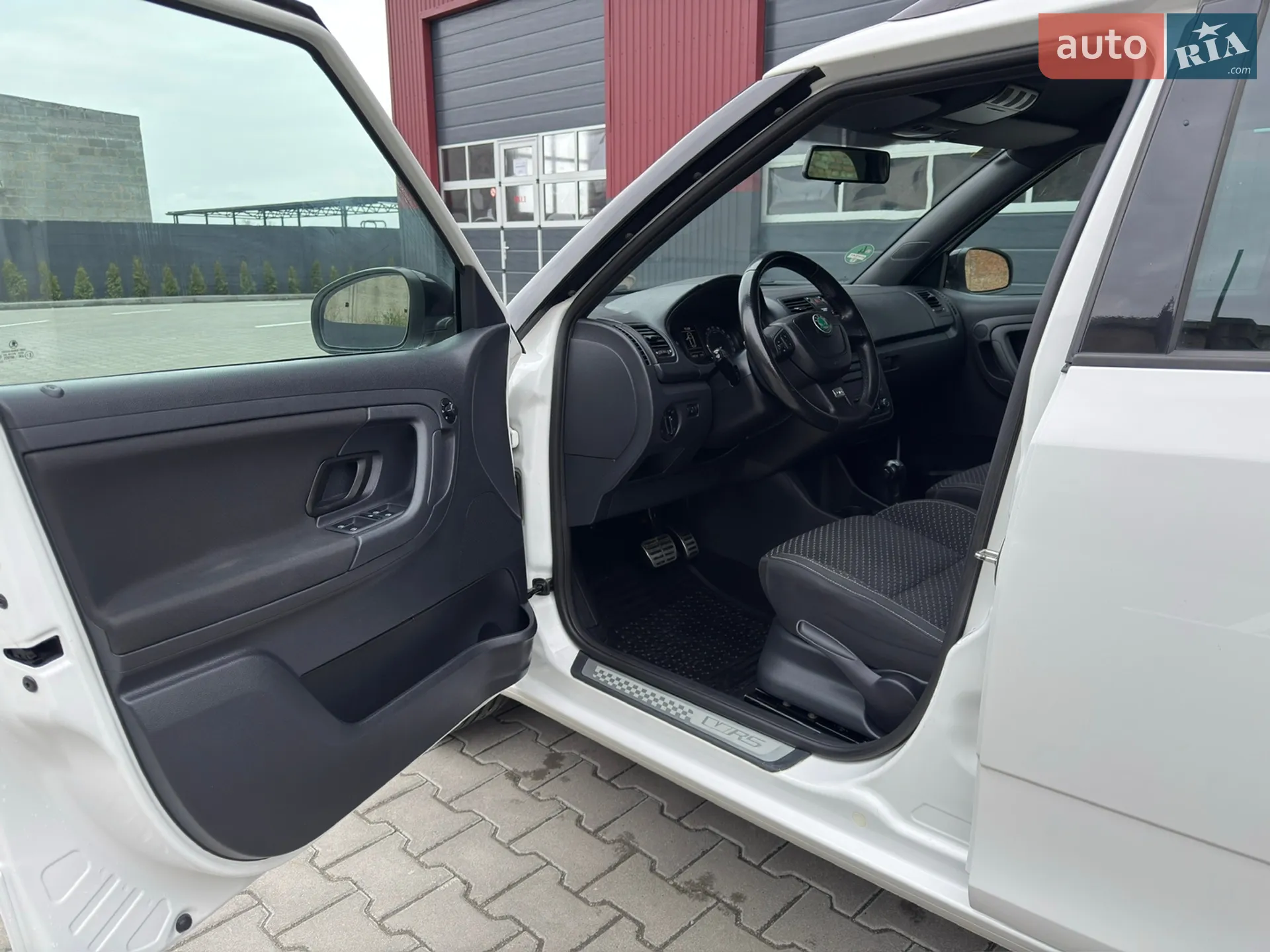 2011 Skoda Fabia - мініатюра 16