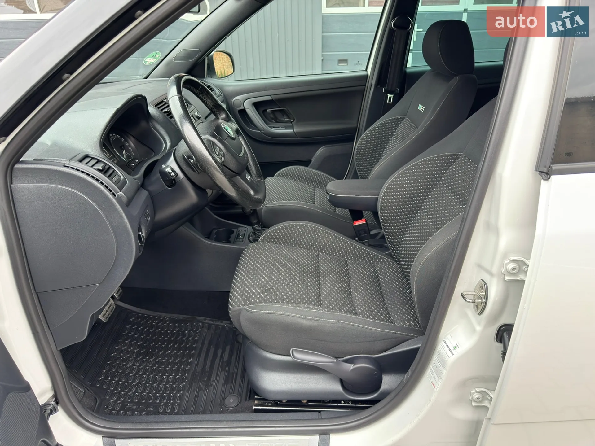2011 Skoda Fabia - мініатюра 18
