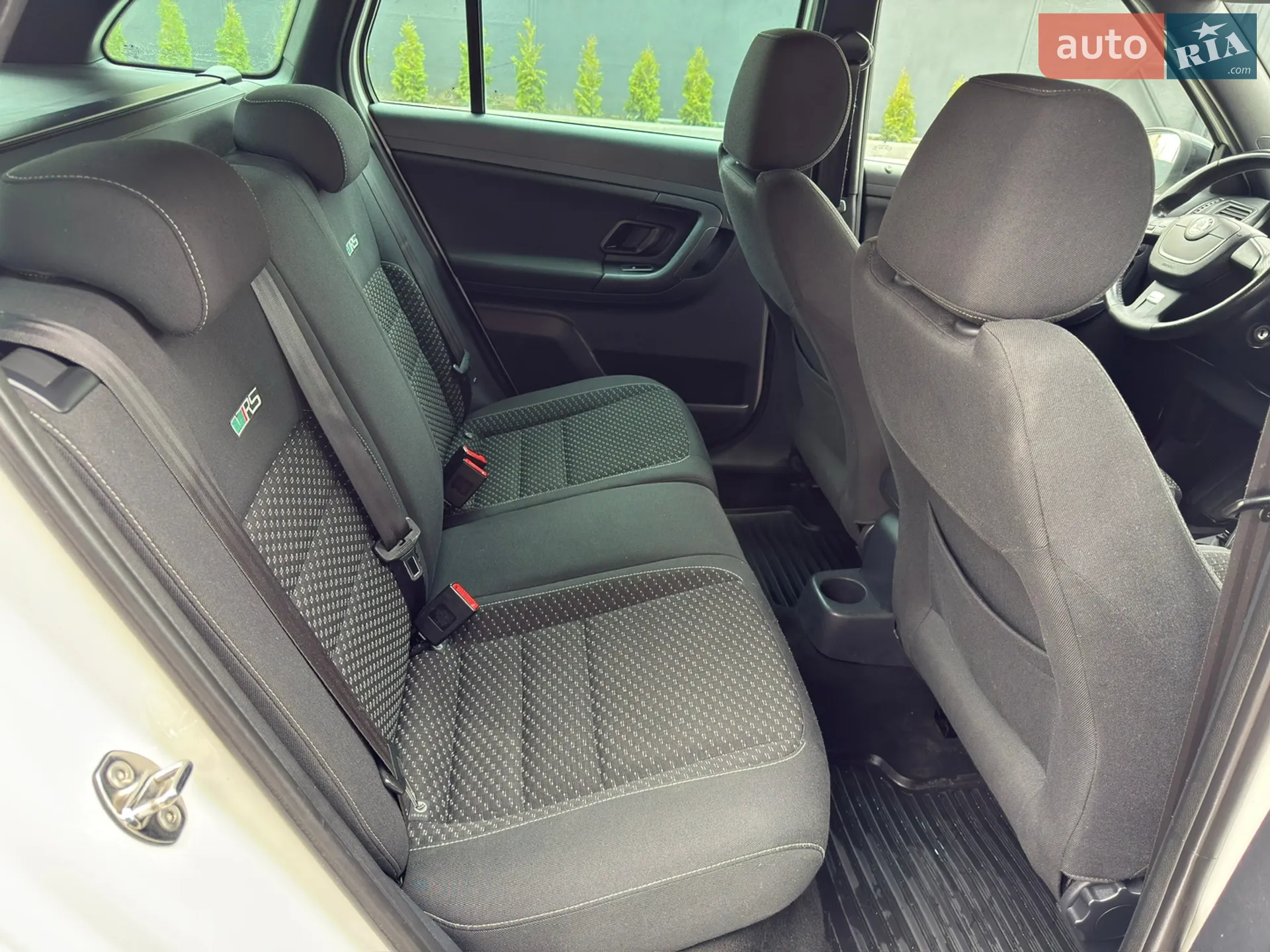 2011 Skoda Fabia - мініатюра 28