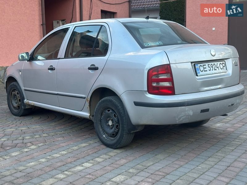 Седан Skoda Fabia 2002 в Чернівцях