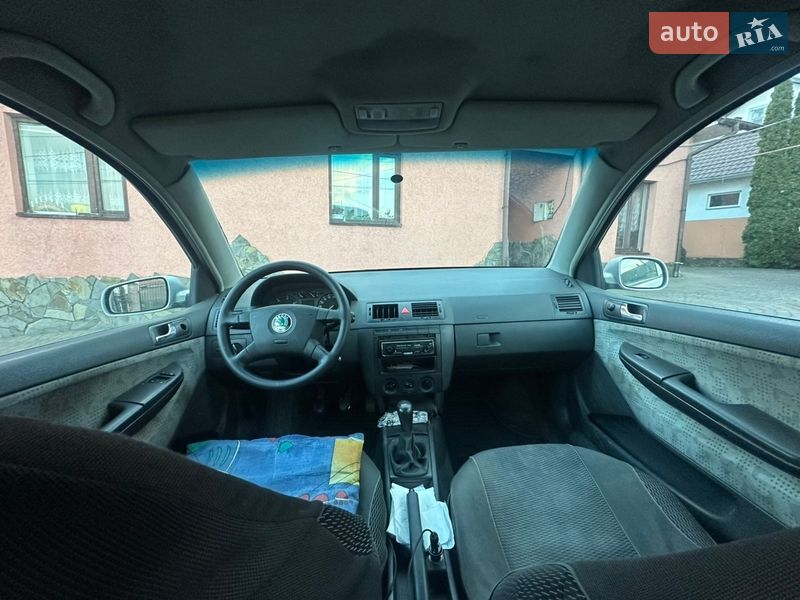 Седан Skoda Fabia 2002 в Чернівцях