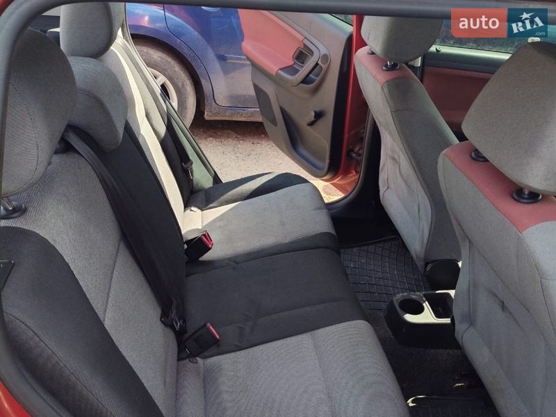 Хэтчбек Skoda Fabia 2007 в Долине