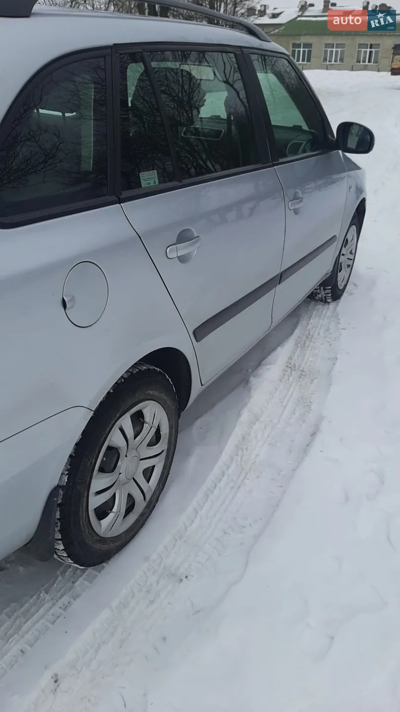 2011 Skoda Fabia - мініатюра 10