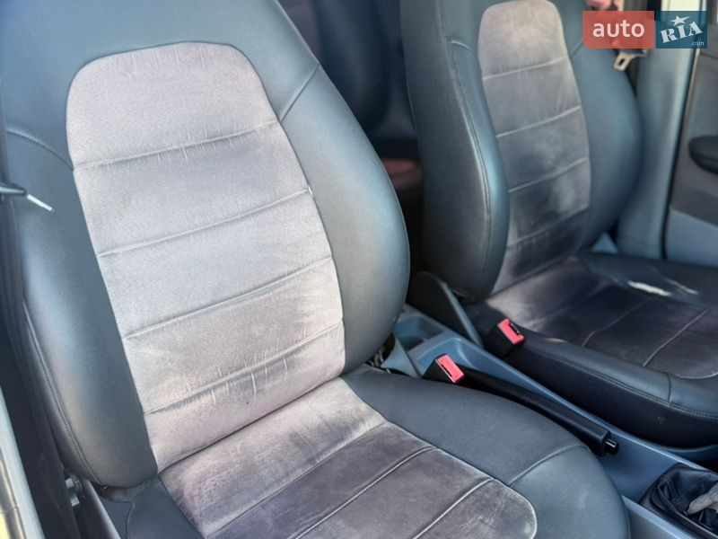 Седан Skoda Fabia 2003 в Бердичеві