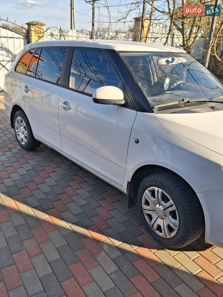2011 Skoda Fabia - мініатюра 23