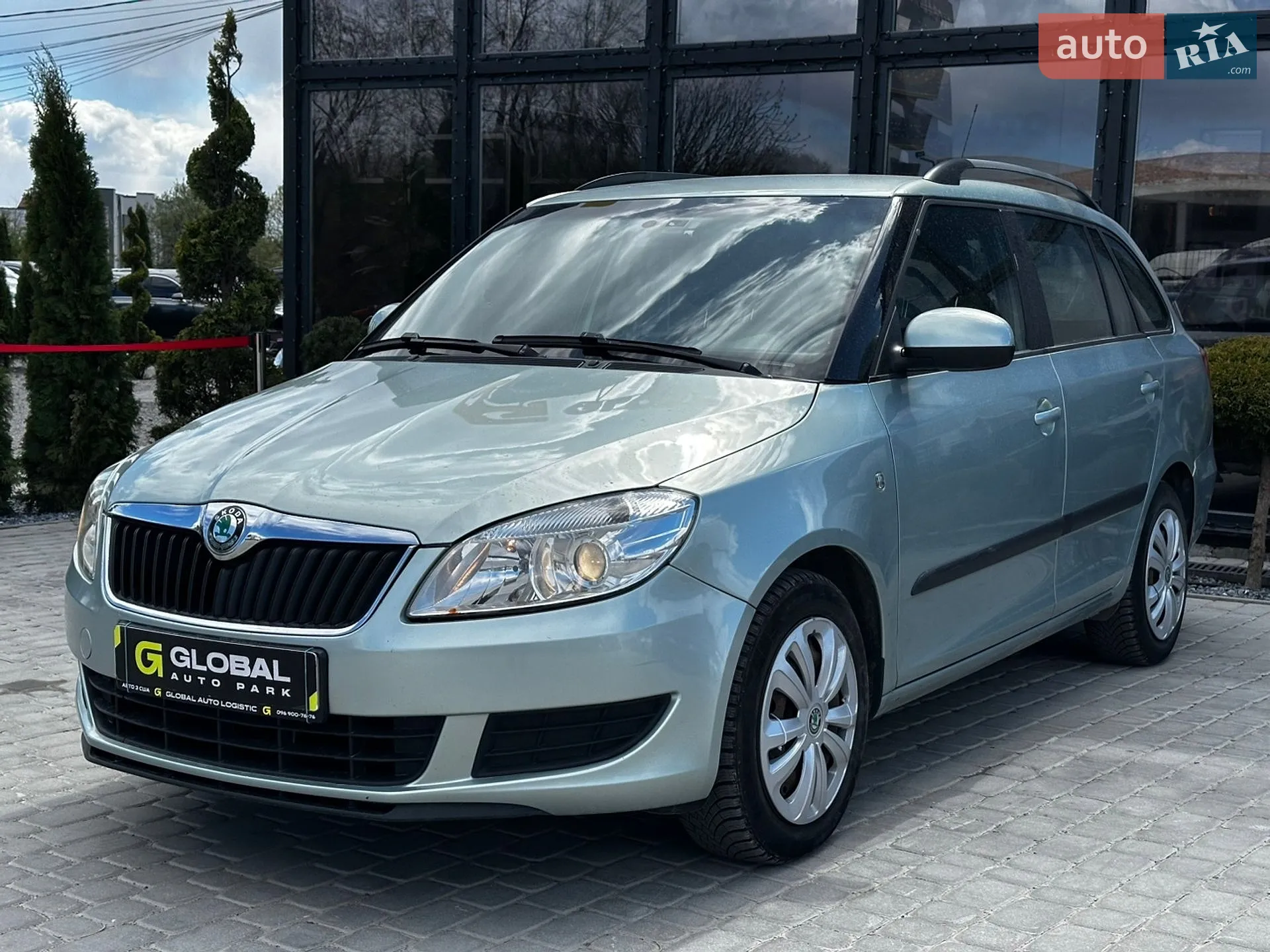 2010 Skoda Fabia - мініатюра 2