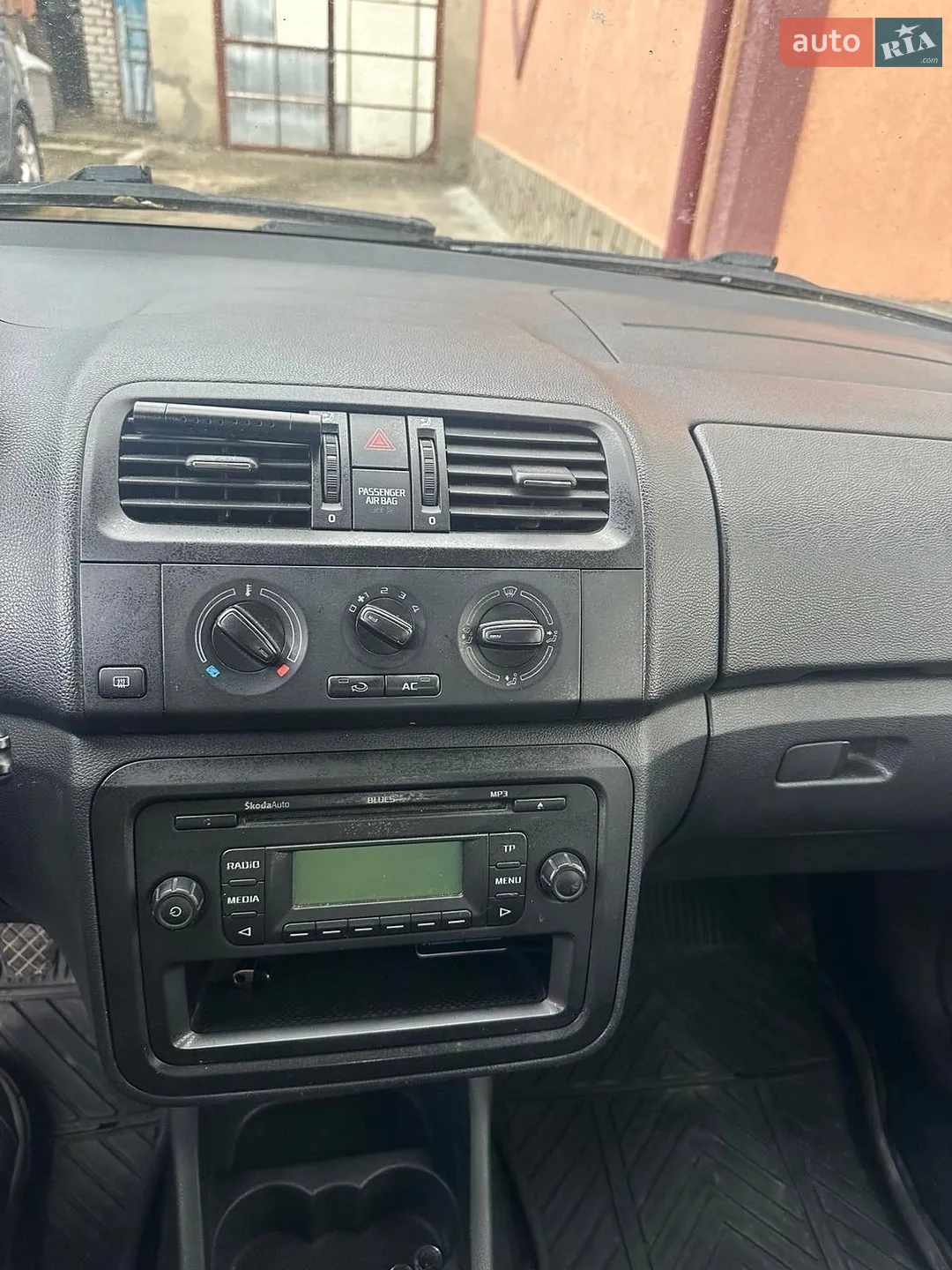 2011 Skoda Fabia - мініатюра 2