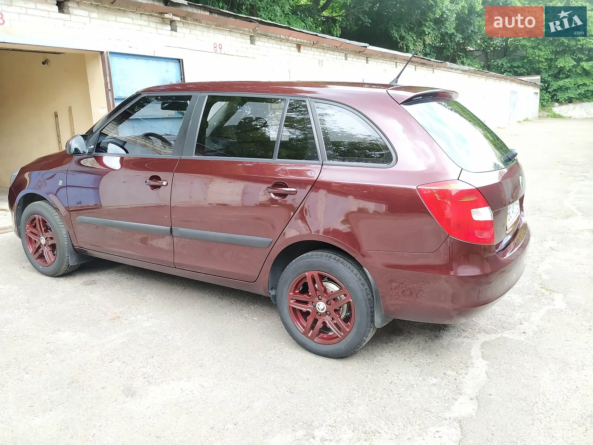 2011 Skoda Fabia - мініатюра 2