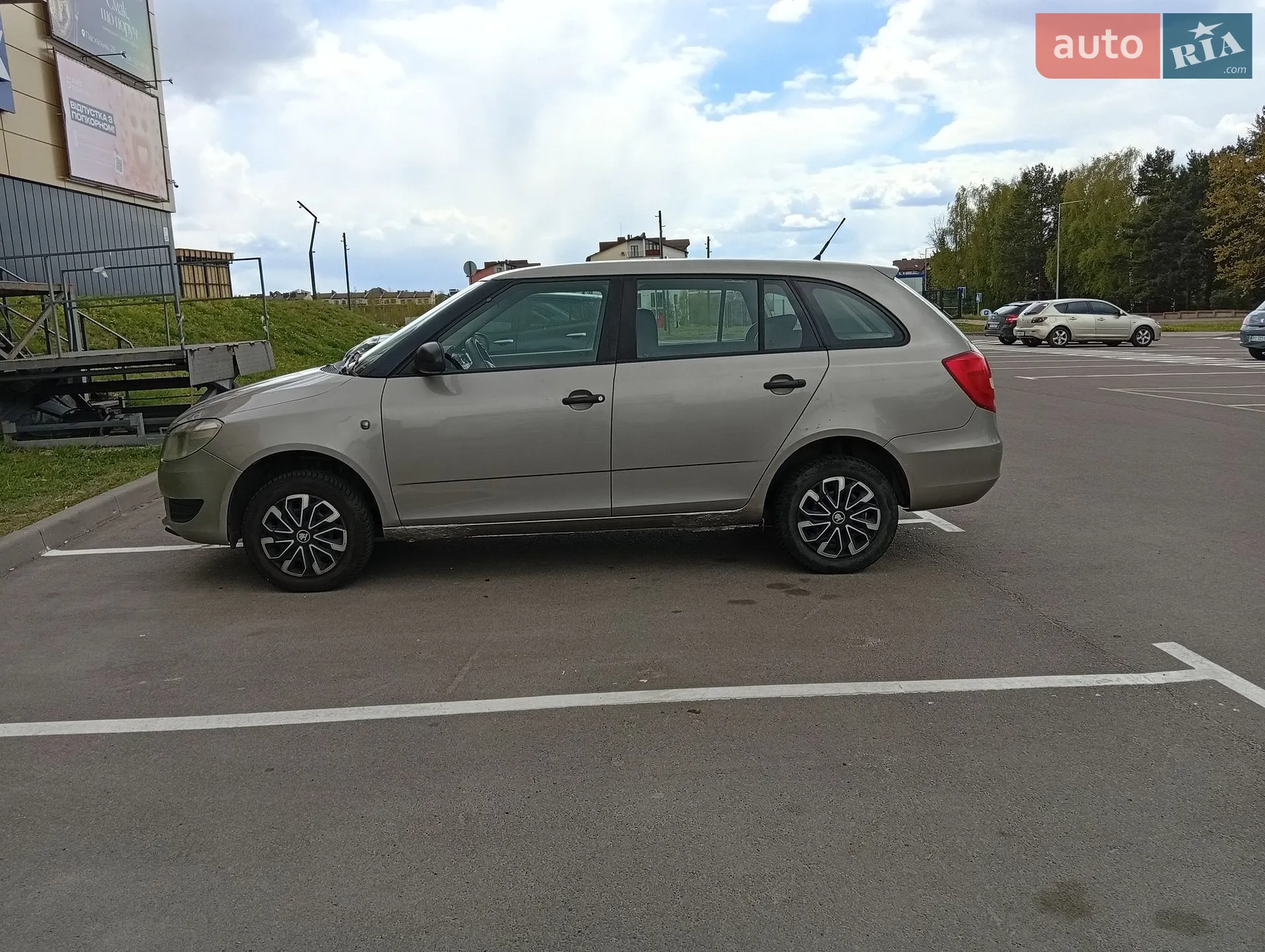 2010 Skoda Fabia - мініатюра 3