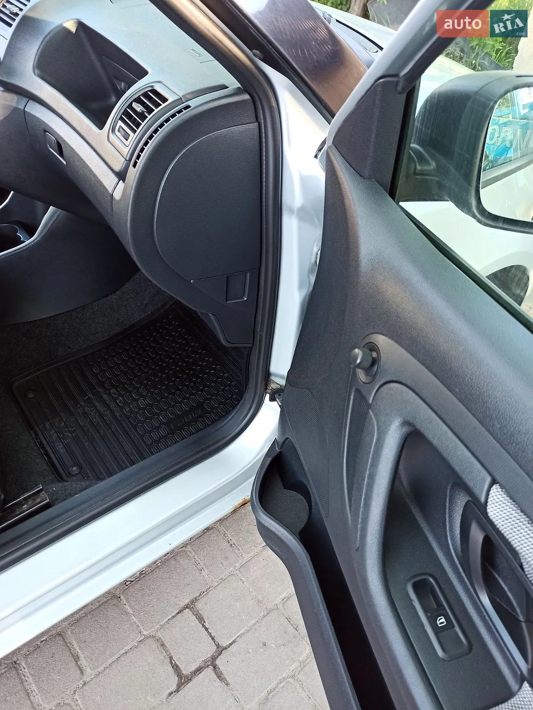 2011 Skoda Fabia - мініатюра 14