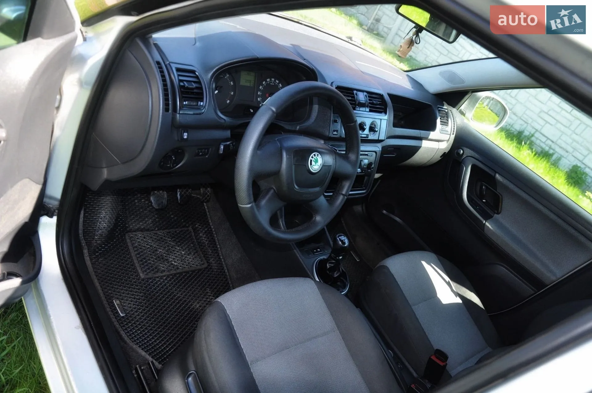 2010 Skoda Fabia - мініатюра 3