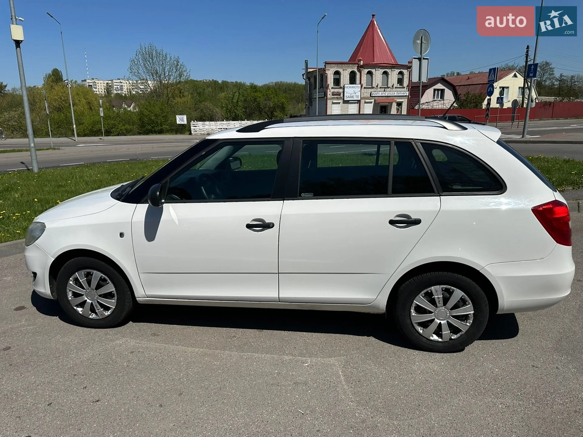 2011 Skoda Fabia - мініатюра 2
