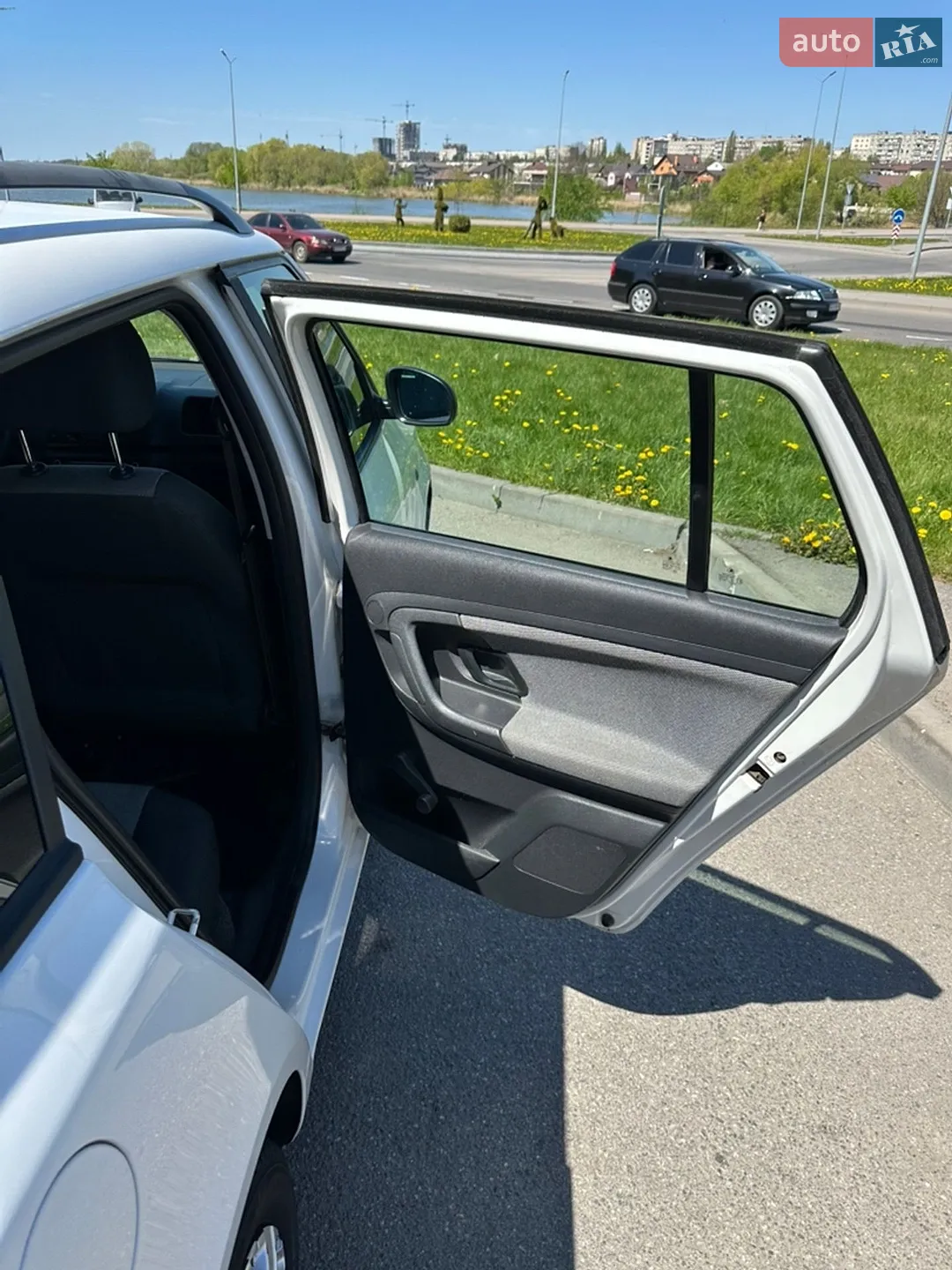 2011 Skoda Fabia - мініатюра 8