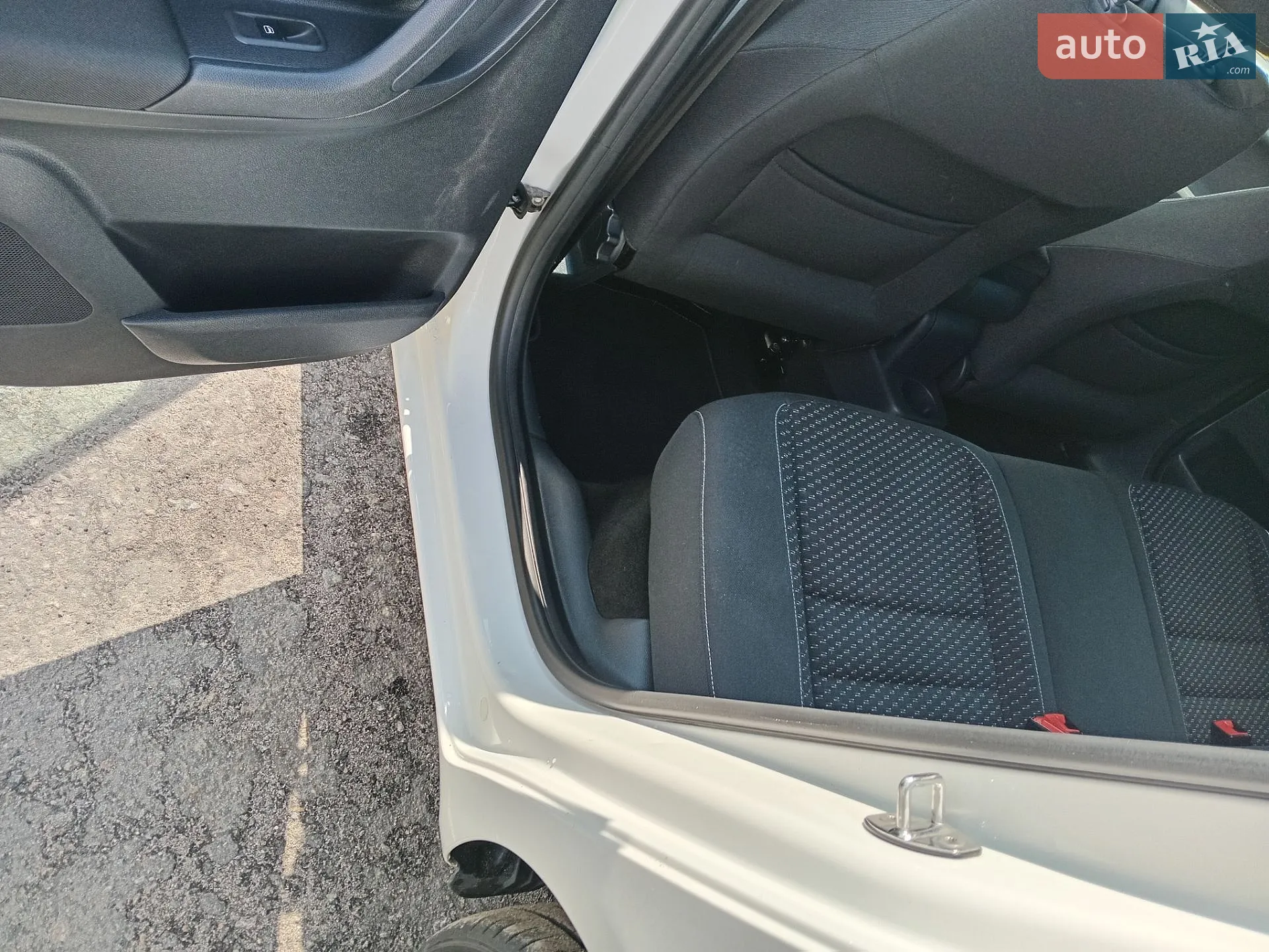 2011 Skoda Fabia - мініатюра 27
