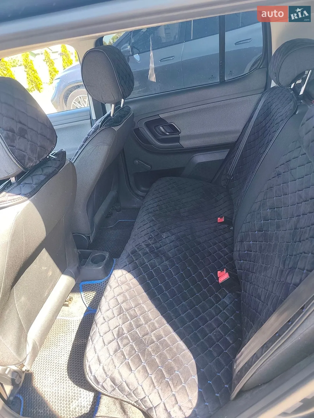 2011 Skoda Fabia - мініатюра 9