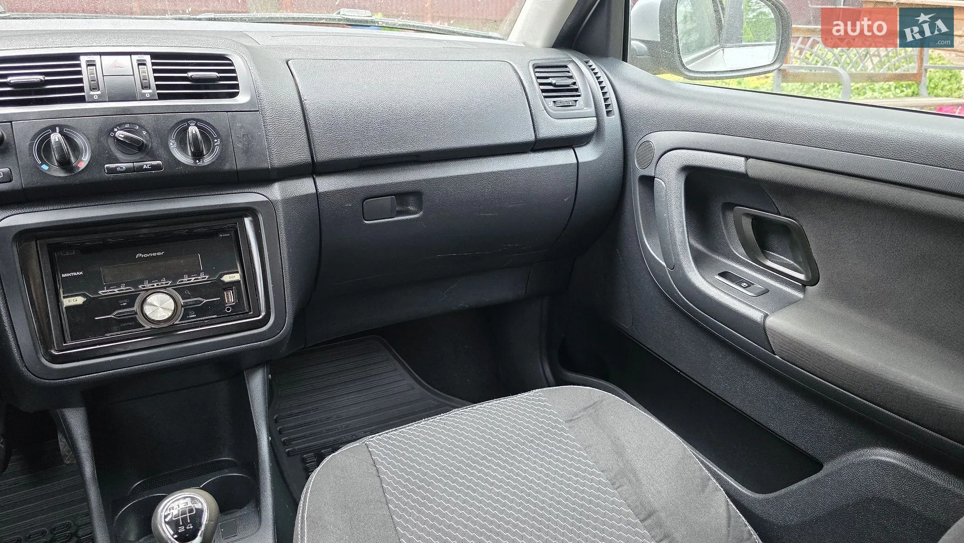 2011 Skoda Fabia - мініатюра 52