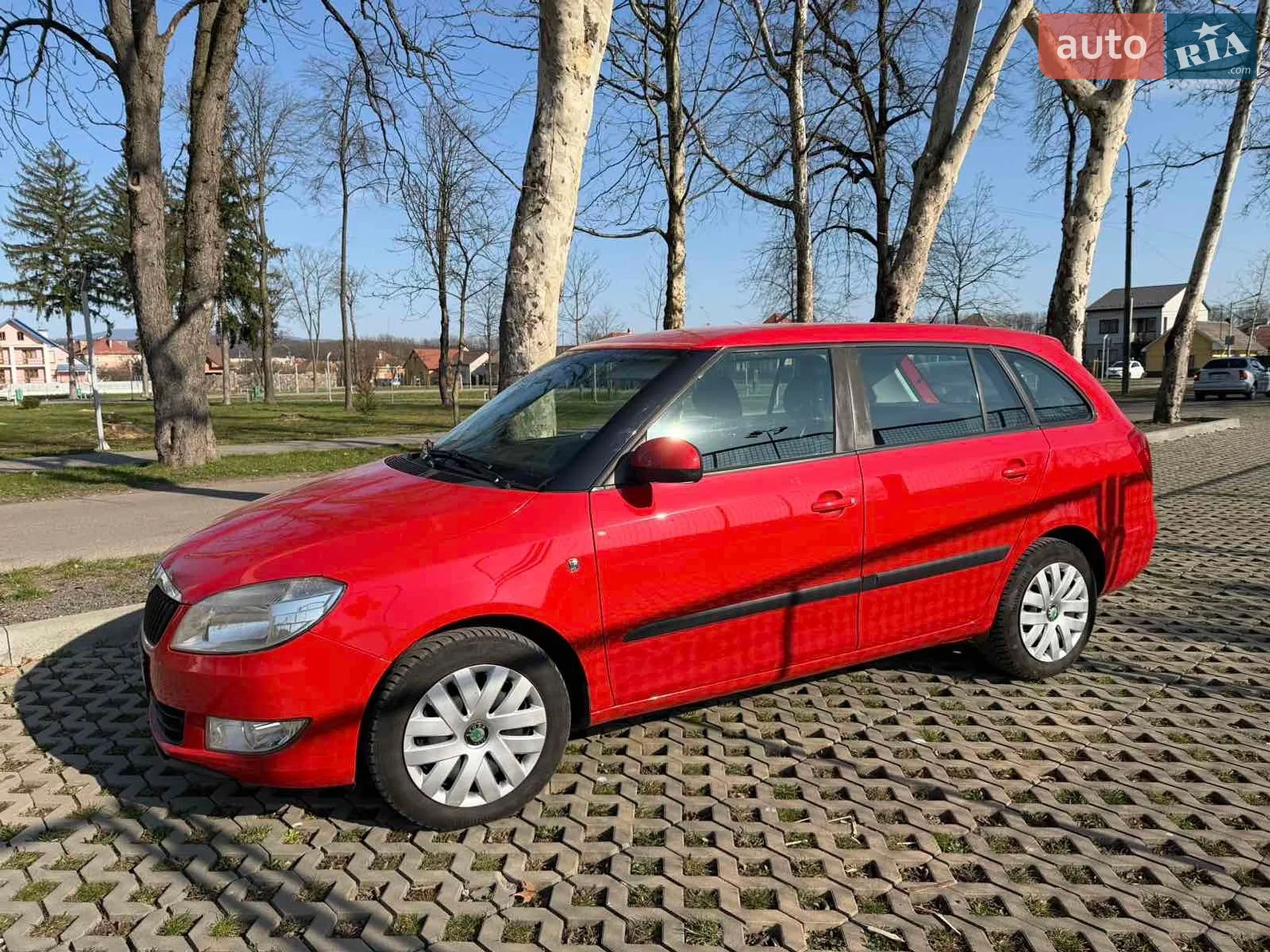 2010 Skoda Fabia - мініатюра 2