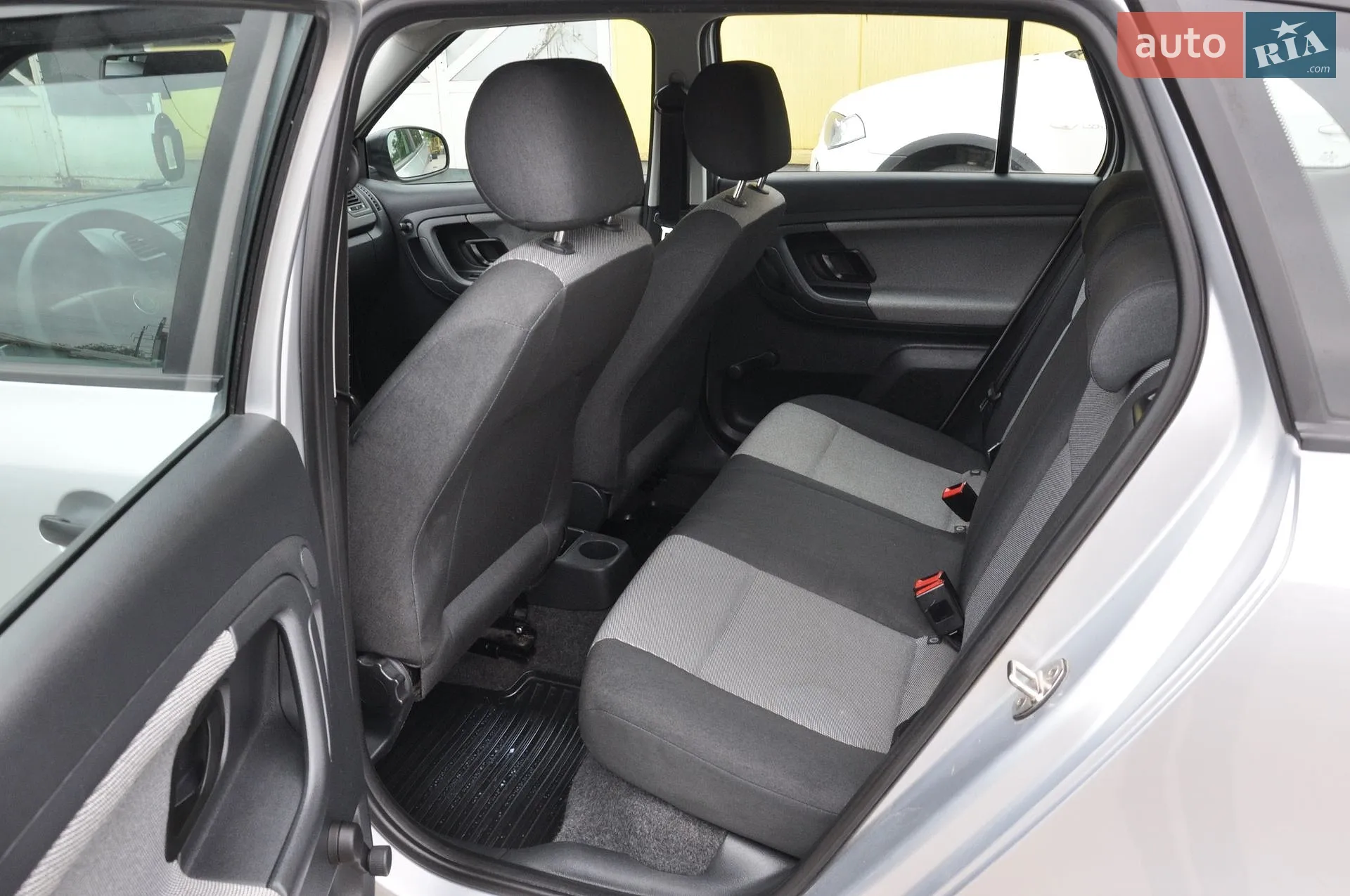 2011 Skoda Fabia - мініатюра 23