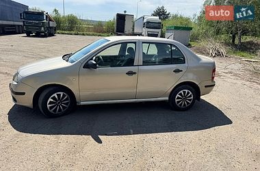Седан Skoda Fabia 2004 в Львове