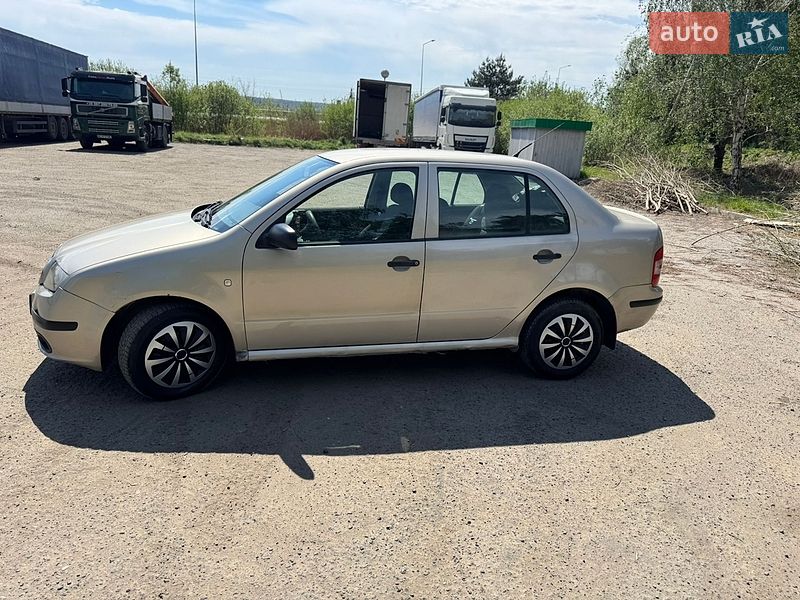 Седан Skoda Fabia 2004 в Львове