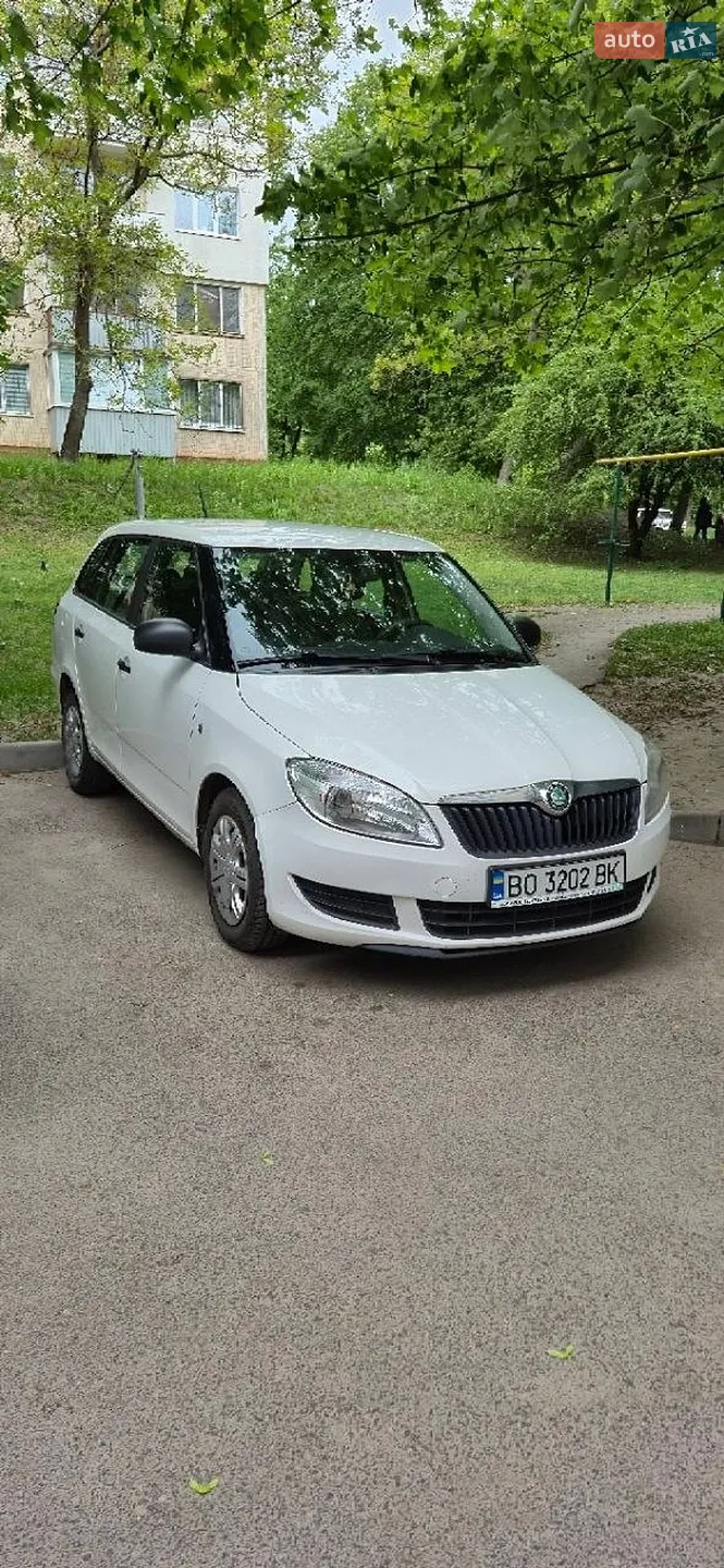 2011 Skoda Fabia - мініатюра 2