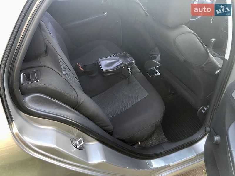 Хэтчбек Skoda Fabia 2007 в Ромнах